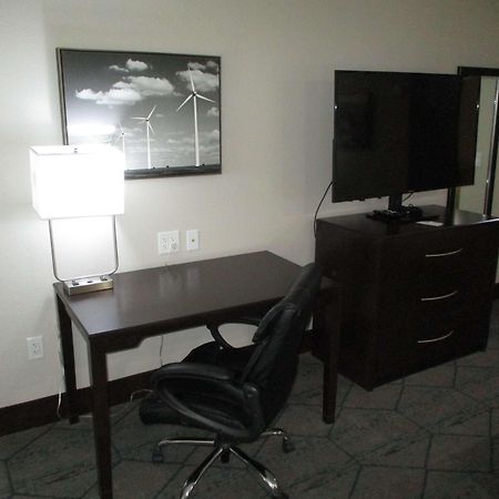 Best Western Plus Mcpherson מראה חיצוני תמונה