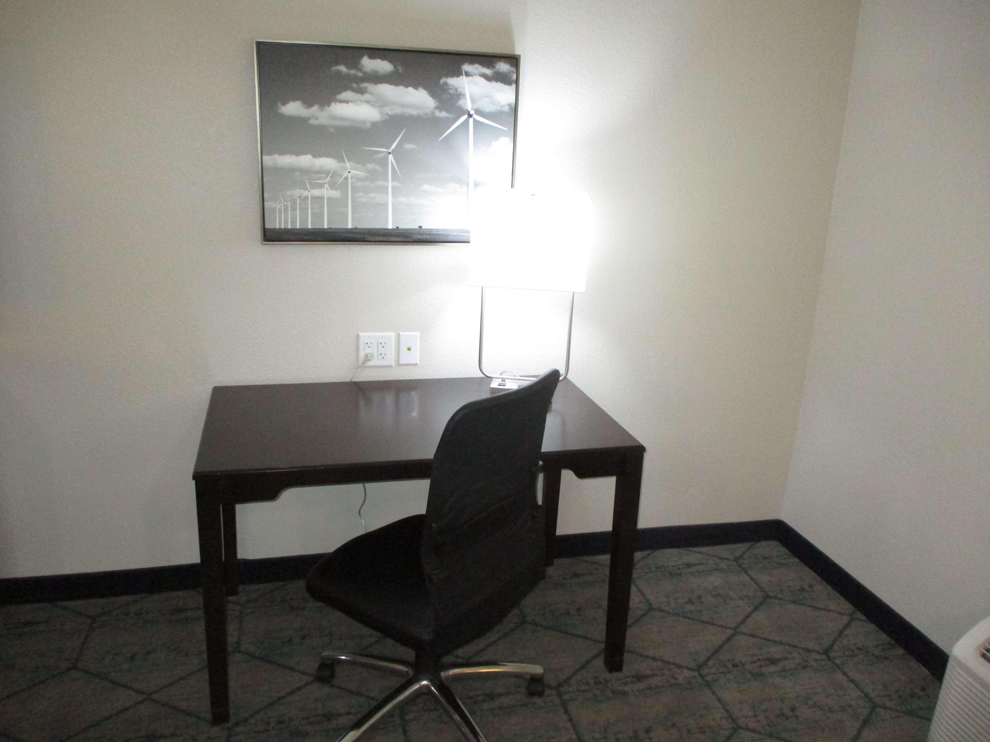 Best Western Plus Mcpherson מראה חיצוני תמונה