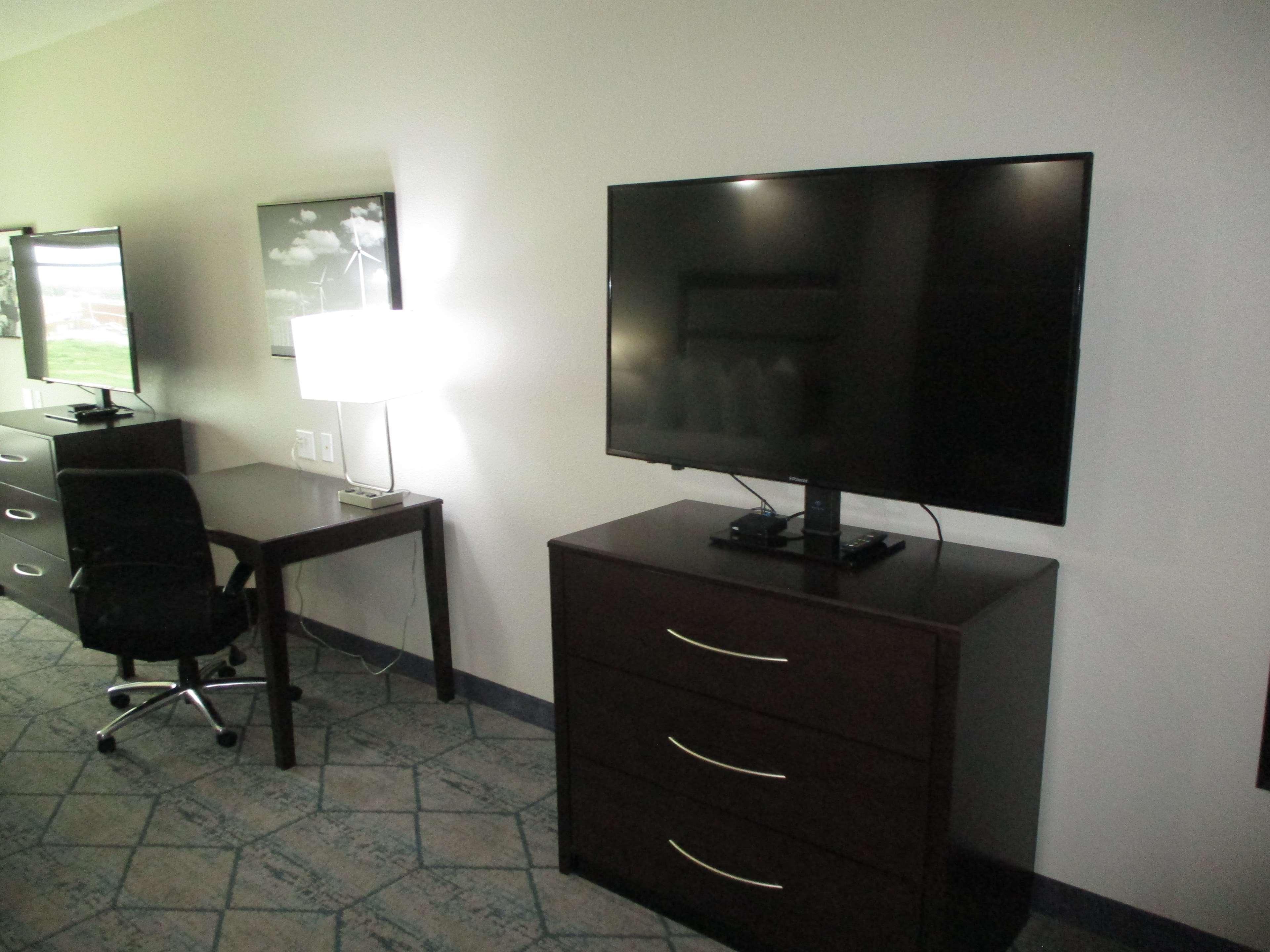 Best Western Plus Mcpherson מראה חיצוני תמונה