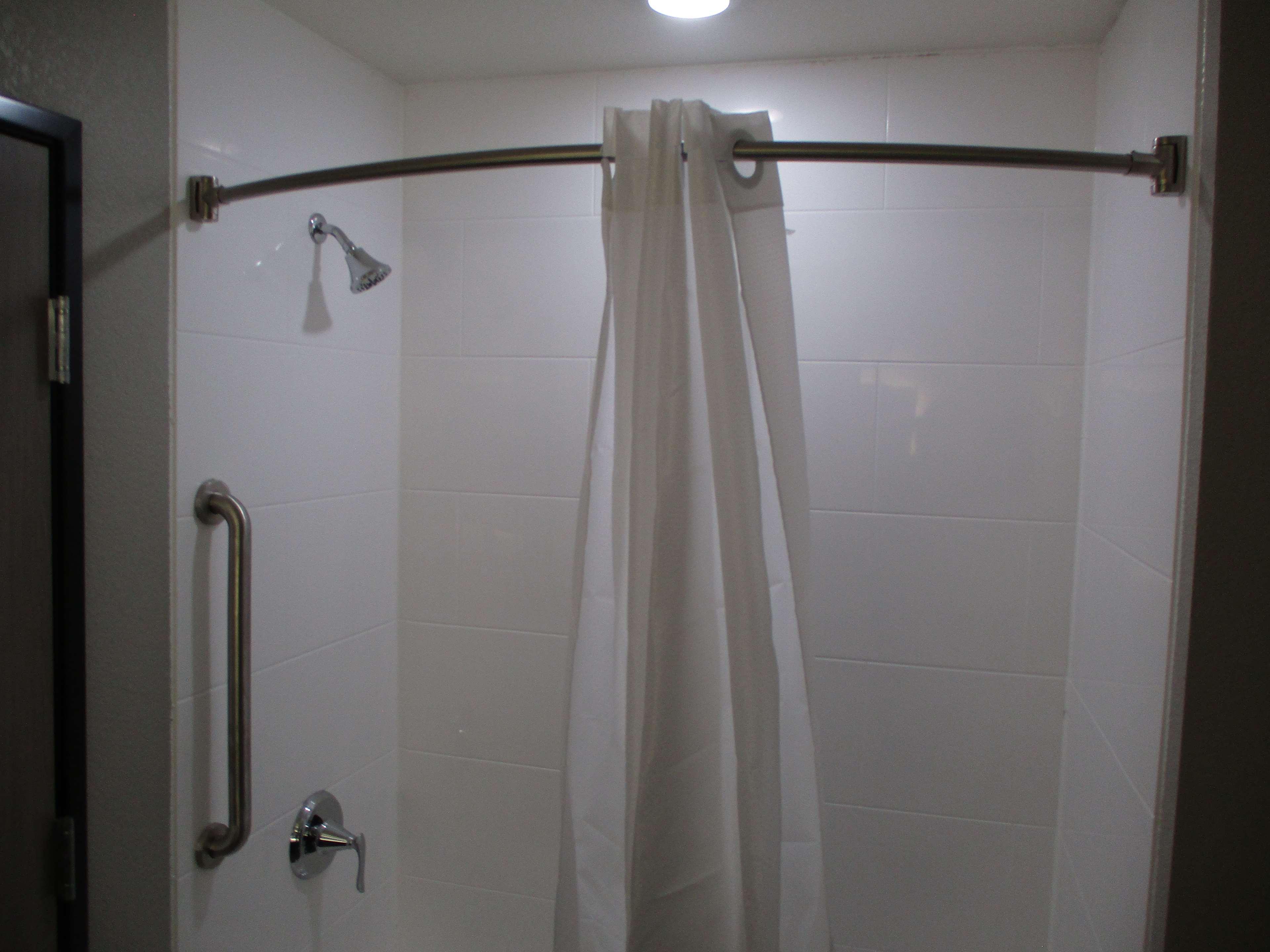 Best Western Plus Mcpherson מראה חיצוני תמונה