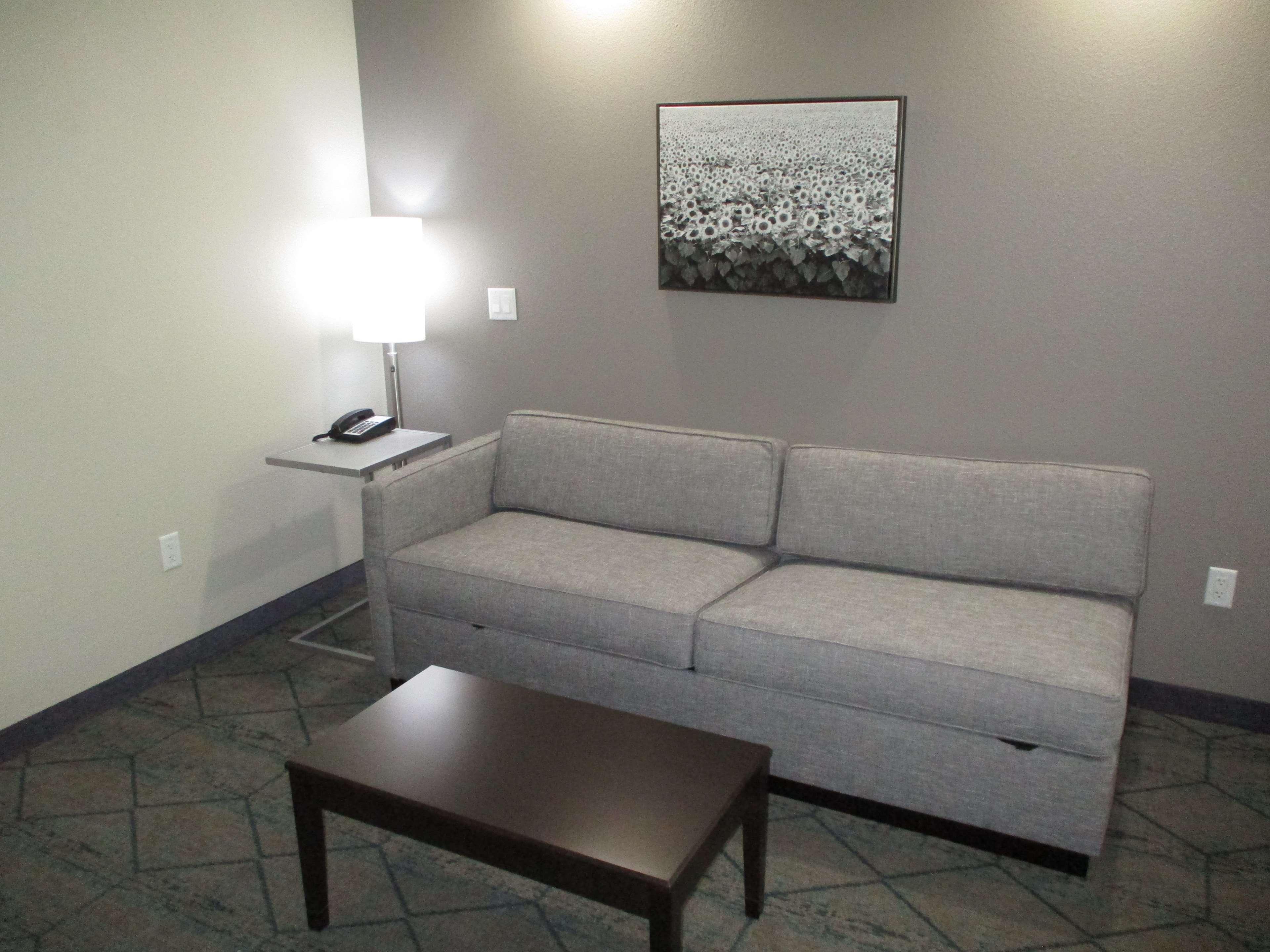 Best Western Plus Mcpherson מראה חיצוני תמונה