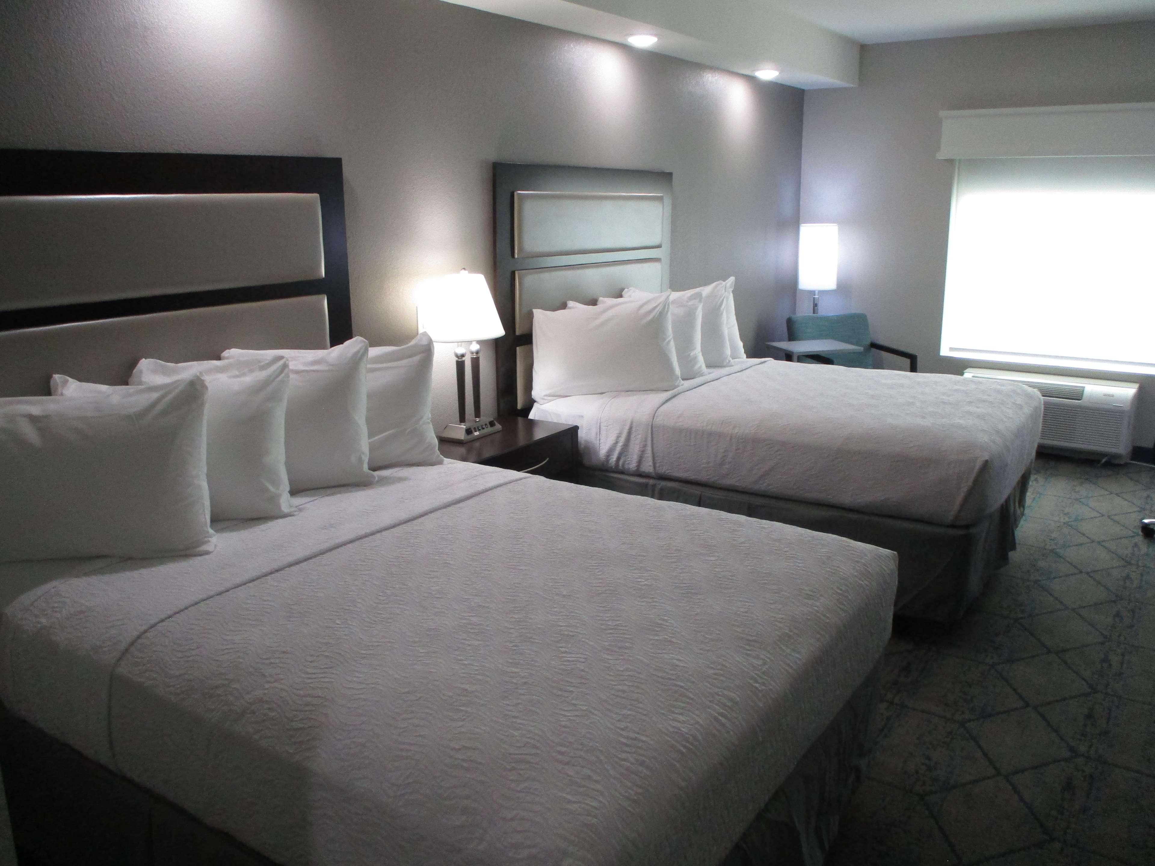 Best Western Plus Mcpherson מראה חיצוני תמונה