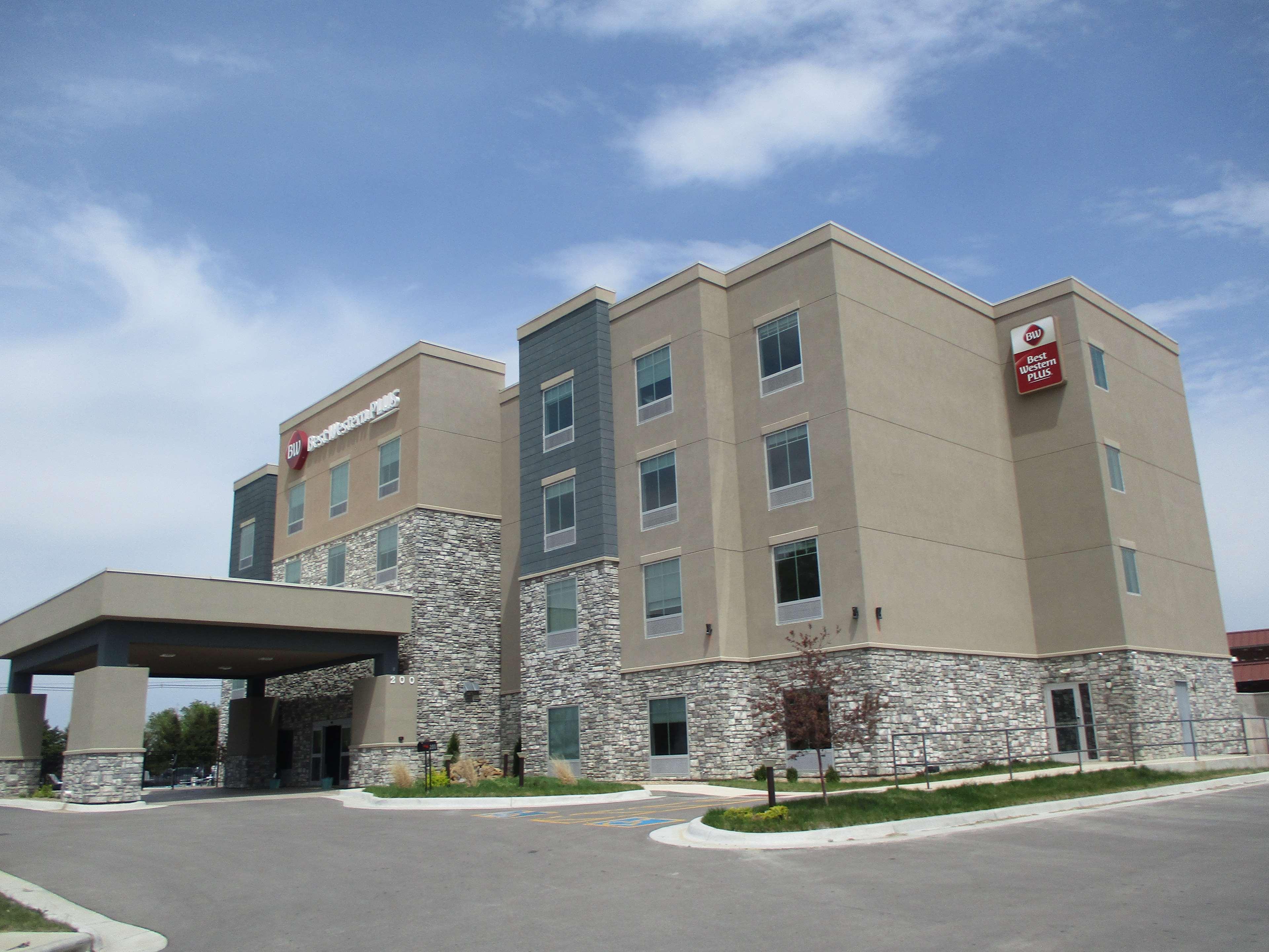 Best Western Plus Mcpherson מראה חיצוני תמונה