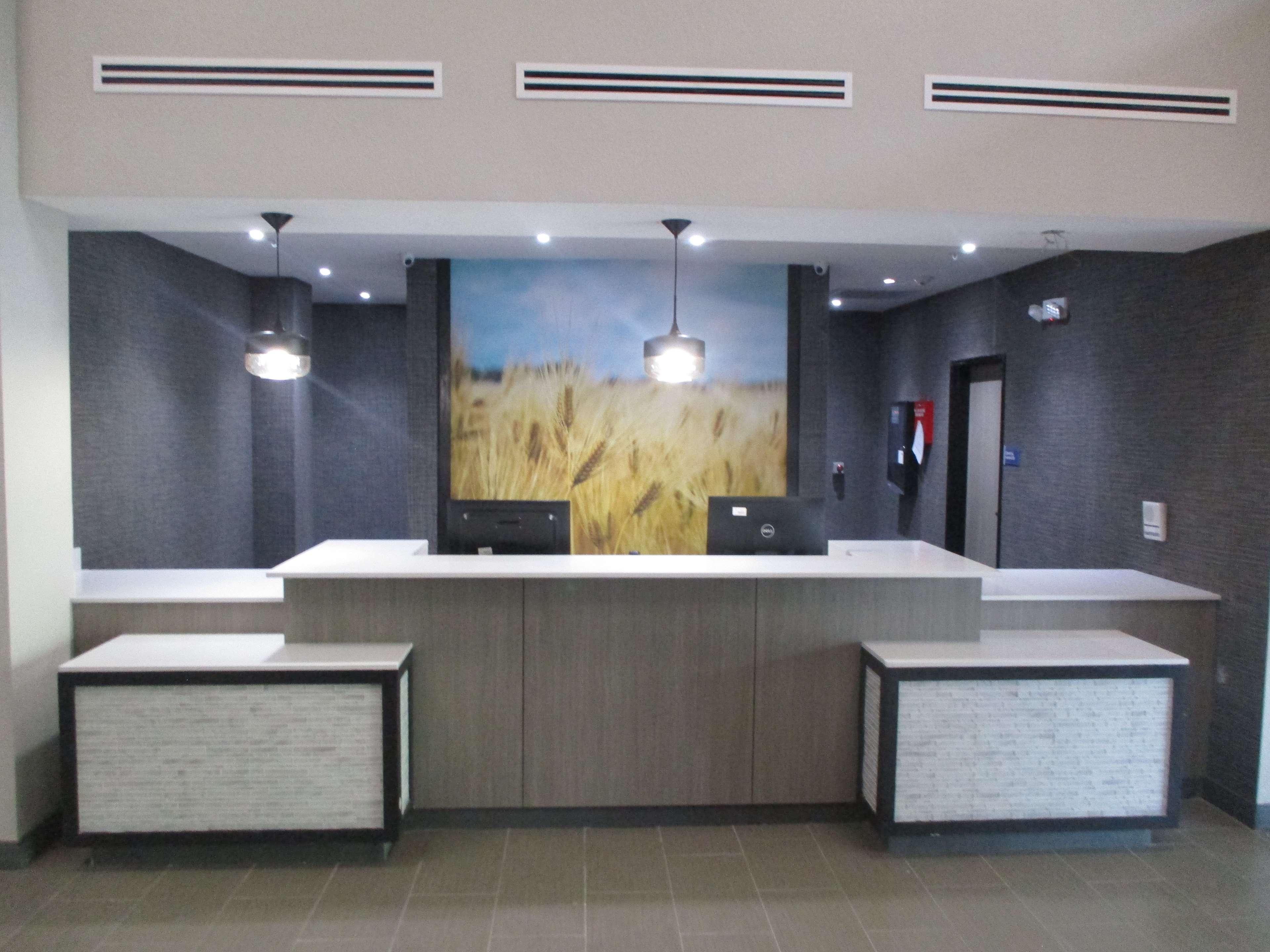 Best Western Plus Mcpherson מראה חיצוני תמונה